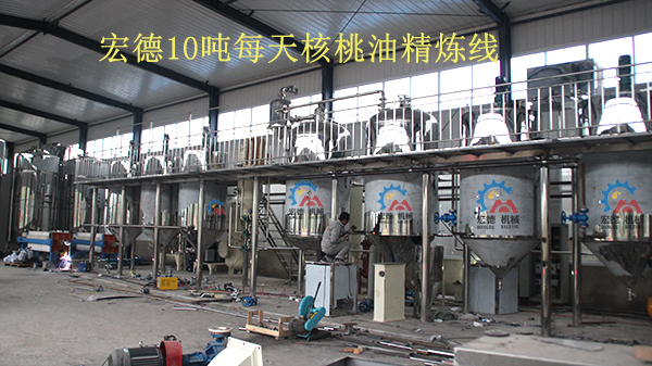 <a href=http://m.fspayy.com/chanpin target=_blank class=infotextkey>精煉設(shè)備</a>安裝現(xiàn)場